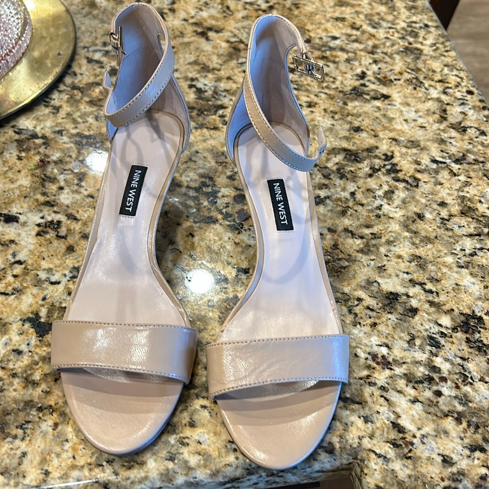 Nine West Beigh Leisa kitten ladies heels. Floor Sample
